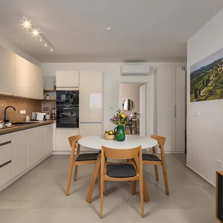 Star Apartment *