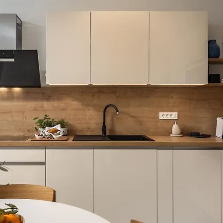 Star Apartment